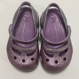 Ombré purple to gray little girl croc flats.